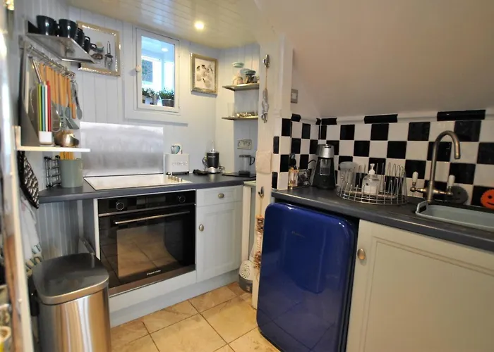 Oyster Cottage- Relaxing Retreat By The Sea