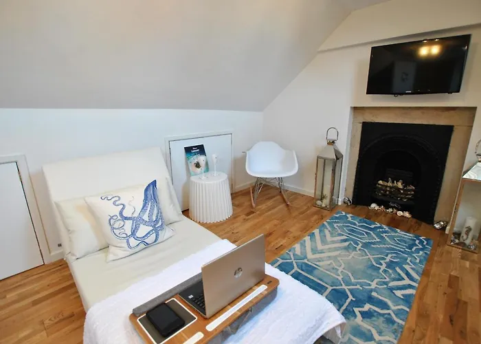 Oyster Cottage- Relaxing Retreat By The Sea